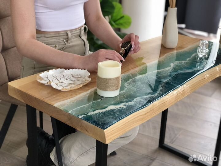 Стол из натурального дерева вяза