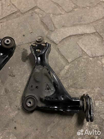 Рычаги передние нижние