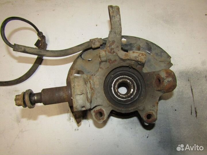 Кулак поворотный передний правый Primera P11E 1996