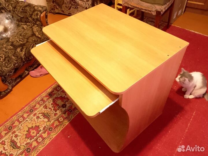 Компьютерный стол