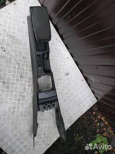 Консоль подлокотник Audi A3 8PA 1.4 caxc 2010