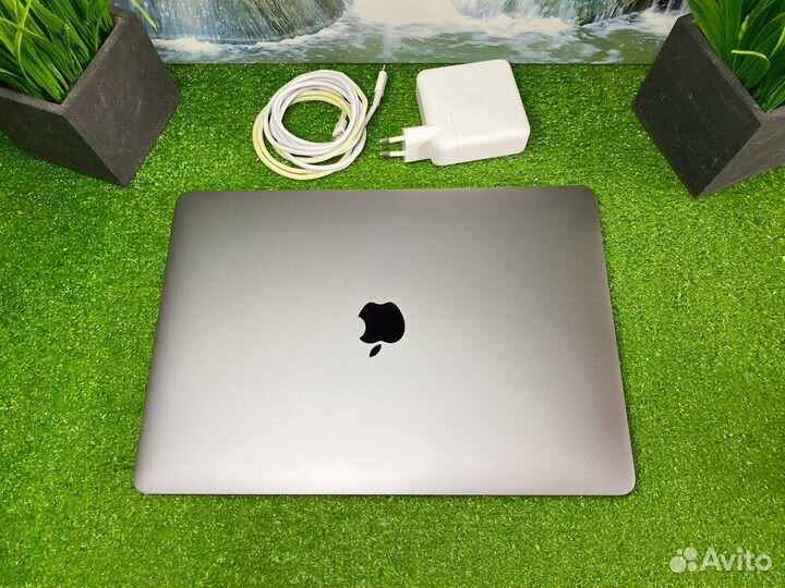 MacBook Pro 13 2020 16Gb 512Gb Отличное состояние