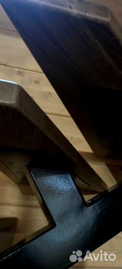 Облицовка лестничного металлокаркаса деревом