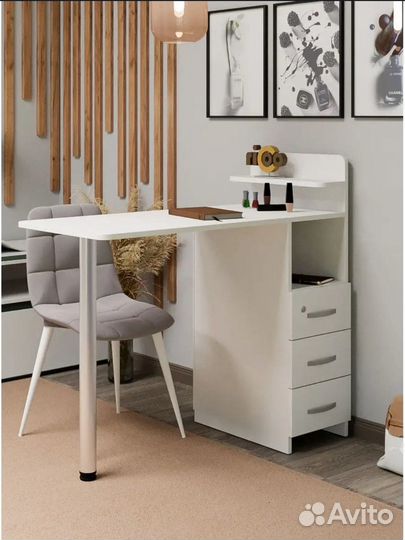 Маникюрный стол складной