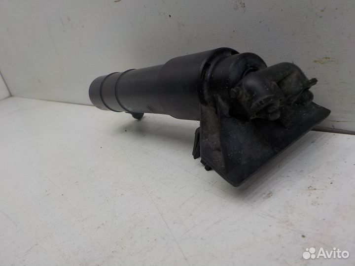 Форсунка омывателя фары на Ford Focus II