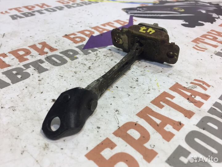 Хонда Ограничитель открытия передней двери Лев