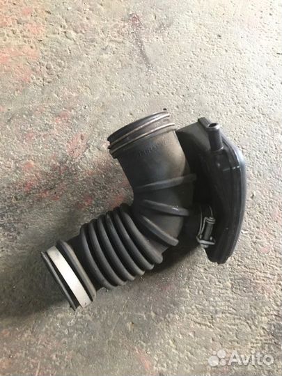 Патрубок дроссельной заслонки Mitsubishi Outlander