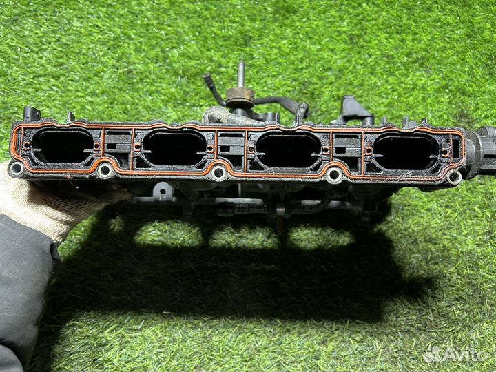 Коллектор впускной Volkswagen Passat