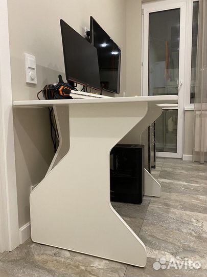 Компьютерный стол vmmgame One