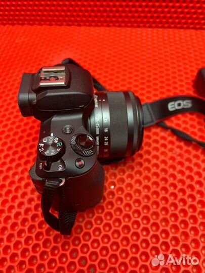 Зеркальный фотоаппарат Canon EOS M50