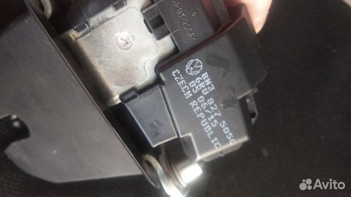 Замок багажника vw 6ru 827 505c