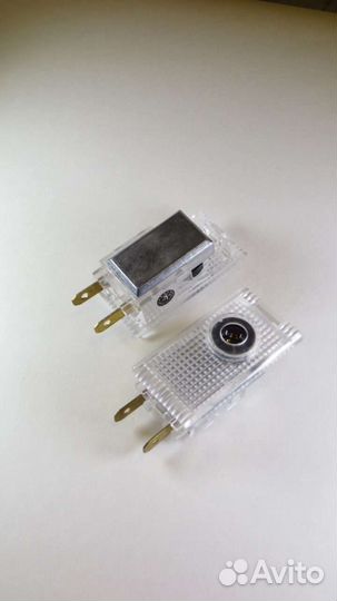 4 плафона подсветки с проекцией логотипа