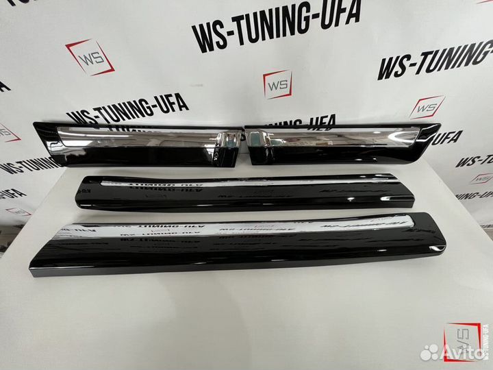 Молдинги дверей Toyota Land Cruiser 200 R399