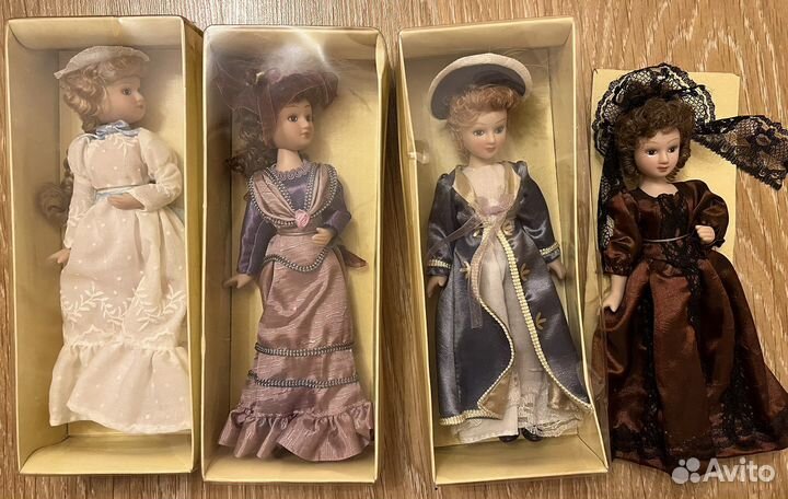 Комплект коллекционных фарфоровых кукол