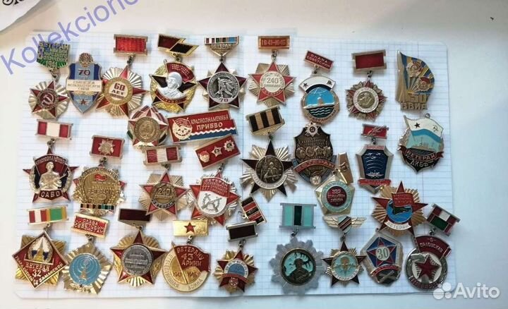 Значки 43 штуки