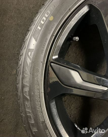 R19 Bridgestone Turanza T001 225/45, PCD 5x108 DIA 63.4