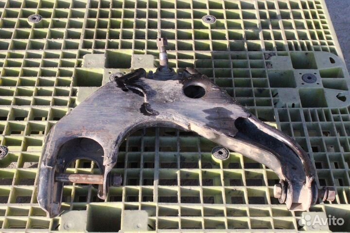 Рычаги передние нижние Mazda Proceed UF66