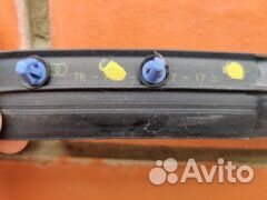 Уплотнитель порога audi Q7 4M0839120D правый