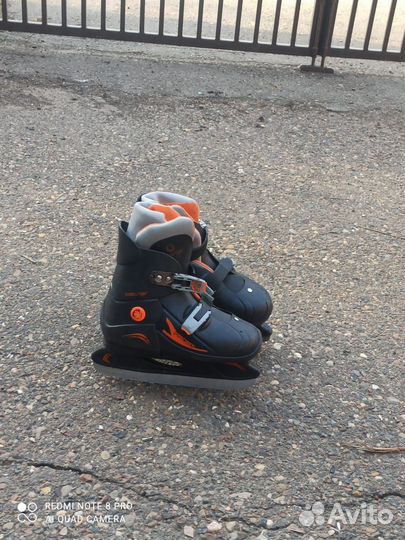 Коньки хоккейные