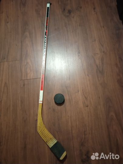 Клюшка хоккейная с шайбой
