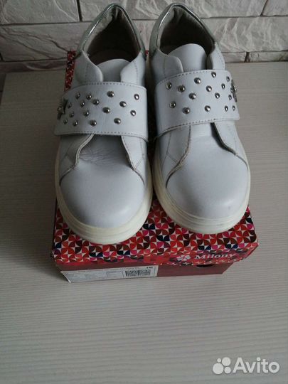 Кроссовки для девочки