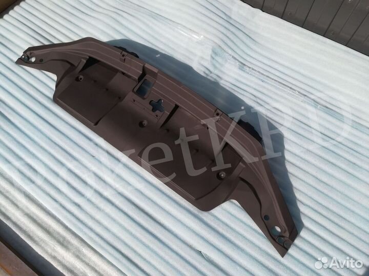 Подкапотная накладка Toyota Land Cruiser 200