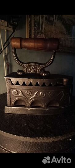 Угольный утюг