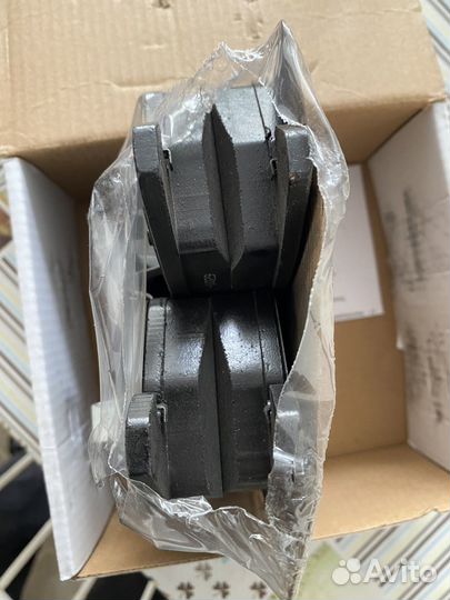 Передние колодки новые