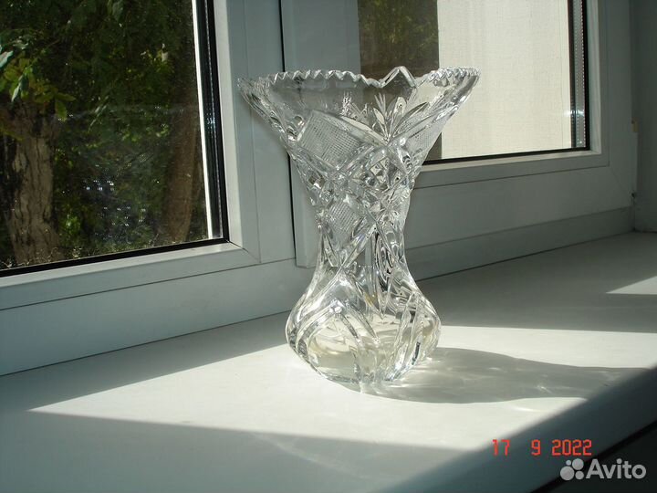 Ваза для цветов бу хрустальная
