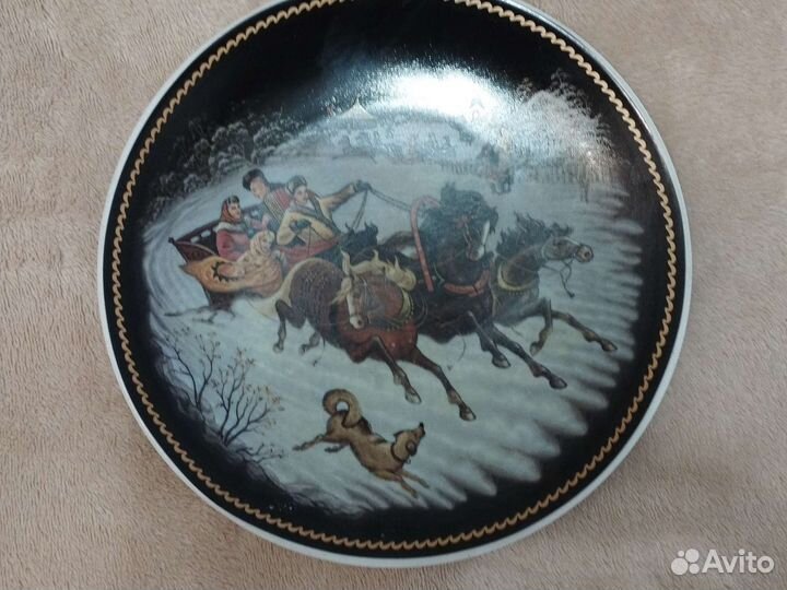 Декоративная тарелка тройка 1990 года