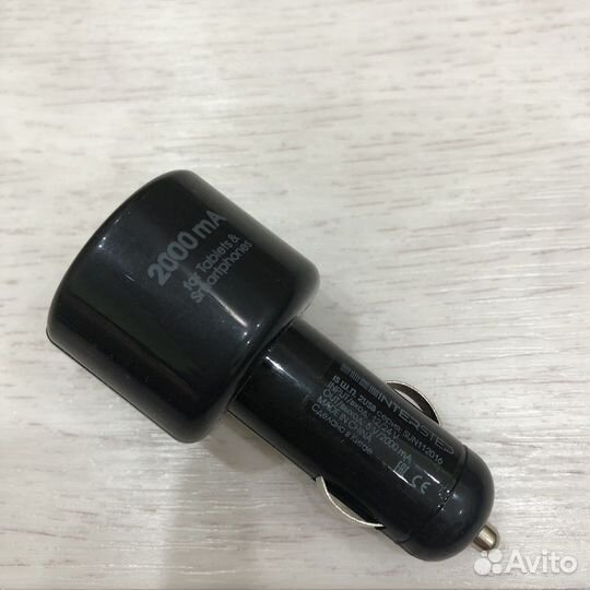 Автомобильное зарядное устройство