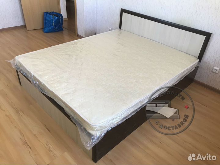 Кровать с матрасом