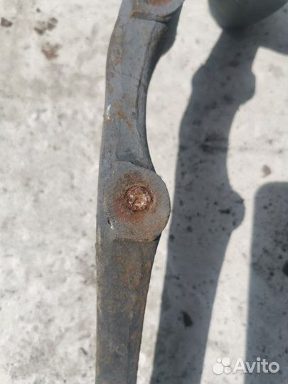 Рычаг подвески нижний передний левый Газ 31105