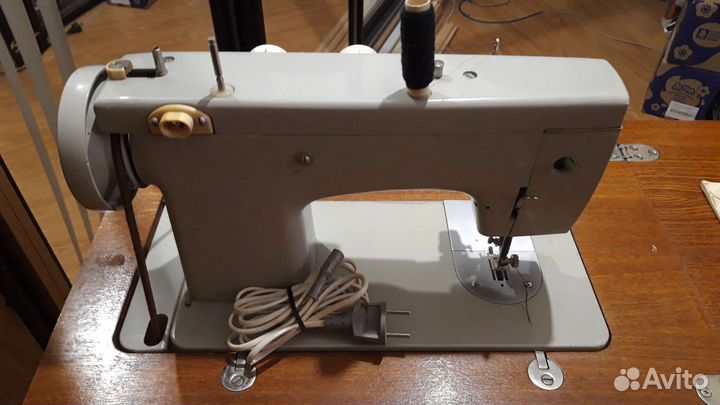 Швейная машина Подольск 142