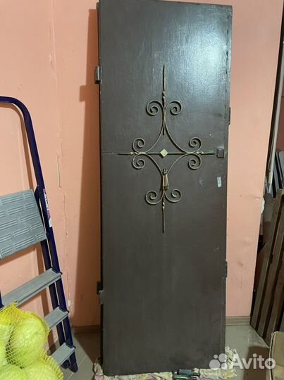 Двери железные входные б/у