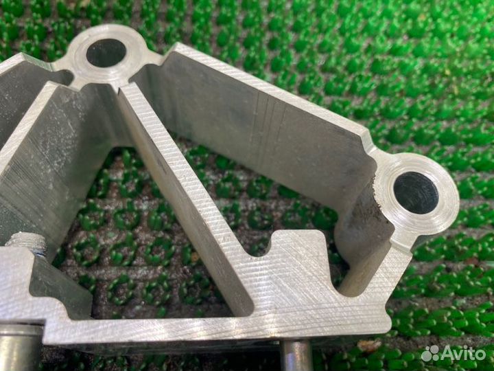 Кронштейн усилителя торпедо передний правый