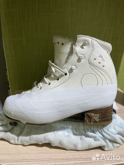 Коньки фигурные Risport royal pro 215