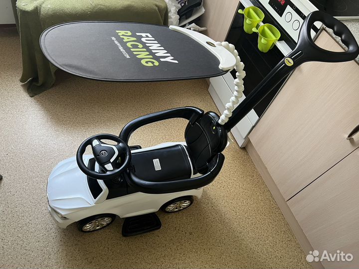 Машинка каталка толокар с ручкой