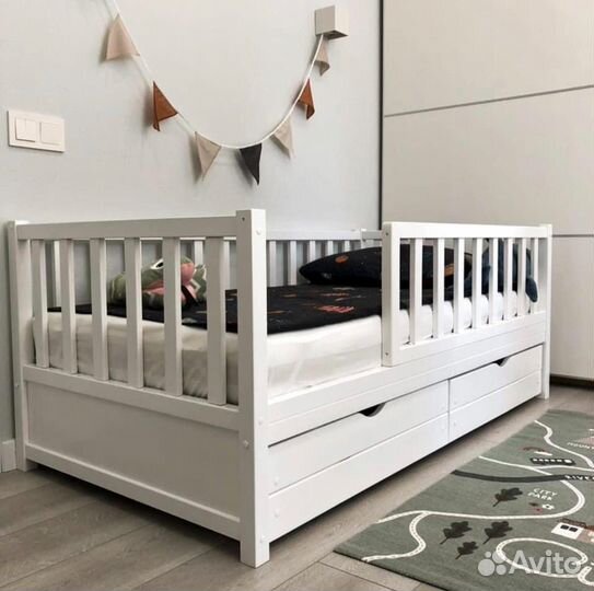 Детская кровать из массива бука