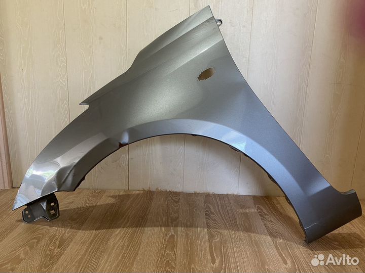 Крыло переднее левое suzuki swift