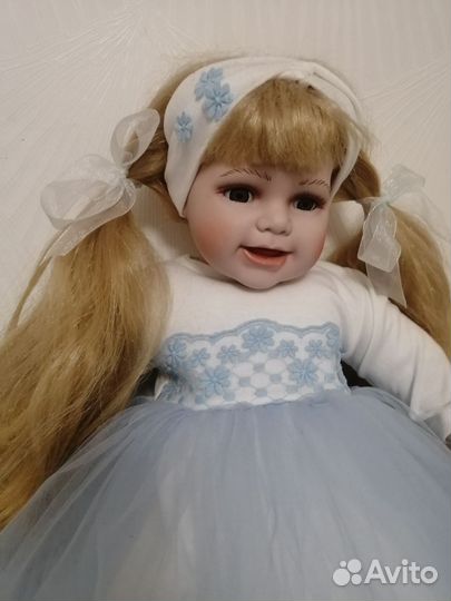 Кукла фарфоровая