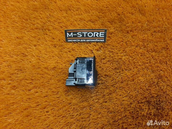 Кнопка стеклоподъемника задняя правая