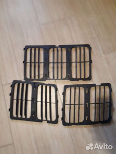 Внутренняя решетка радиатора Jeep Grand Cherokee 2
