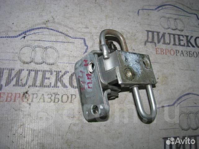 Петля двери передней правой нижняя Audi A4 (B7) 2