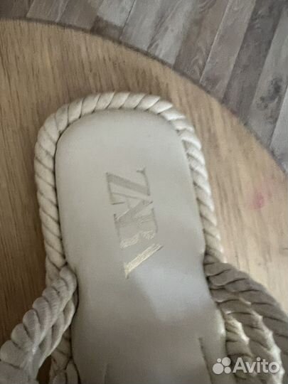 Шлепки zara