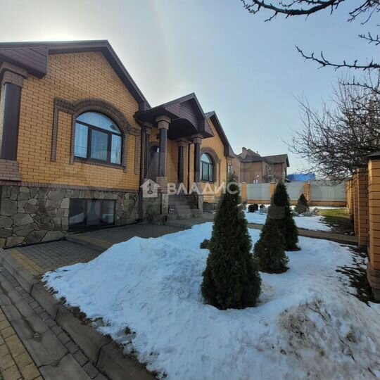 Дом 159,9 м² на участке 7,5 сот.