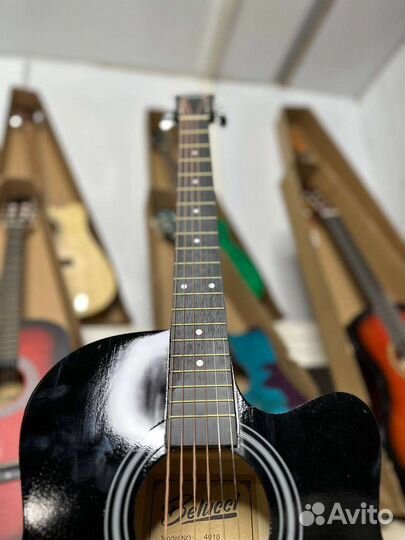 Акустическая гитара черная