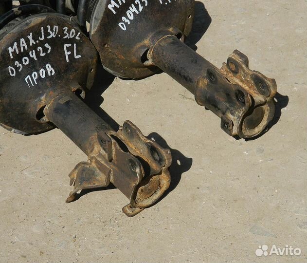 Стойка передняя Nissan Maxima J30