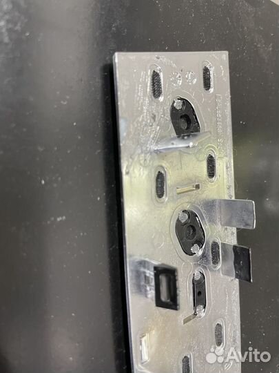 Эмблема volkswagen polo 5 левое крыло