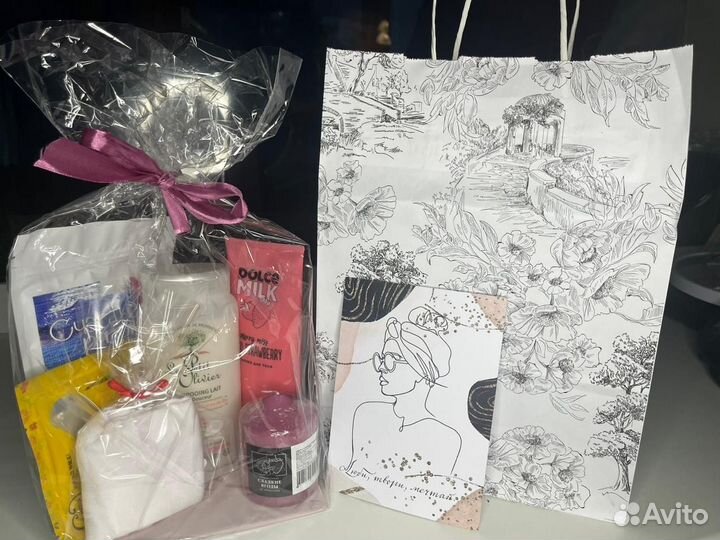 Подарочный набор на 8 марта,косметика + носочки